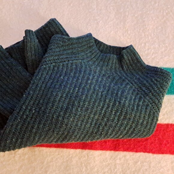 CELTIC & CO Fisherman's Rib Funnel Neck wool sweater, bottle green, sz M - Picture 5 of 8